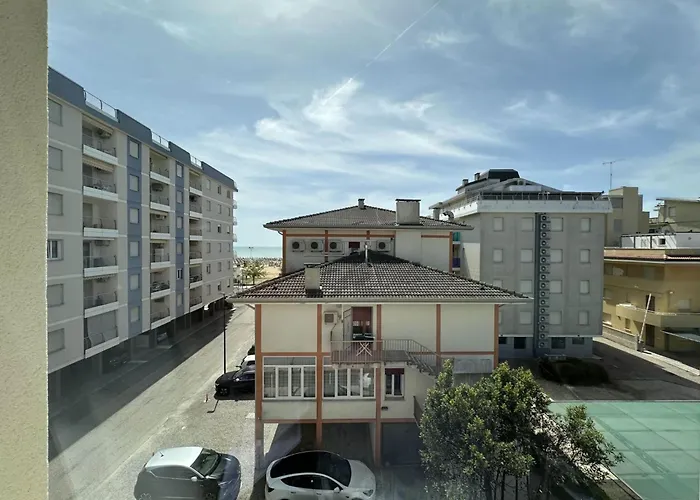 Seafront In Μπιμπιόνε